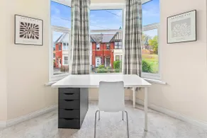 The Royal Stay at Queens Hill Sleeps 10 - Image 3