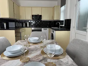 Spacious 3 Bed House Perfect for Contractors & Families with free Wi-fi and Parking - Image 2