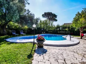 Villa with private pool - Image 4
