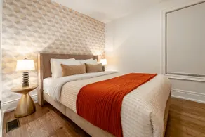Chic Ossington Escape 3BR w Patio in Downtown - Image 5