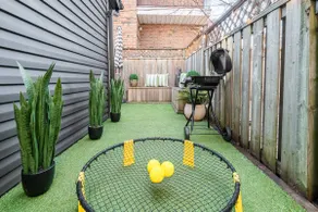 Chic Ossington Escape 3BR w Patio in Downtown - Image 4