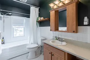 3BR Dundee • Near DT, UNMC, Creighton, UNO - Image 4