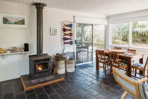 Bramble house; pet friendly, minutes to beach - Image 4