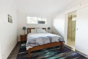 Bramble house; pet friendly, minutes to beach - Image 5