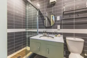 Designer 2 bed 2 bath next to Victoria station - Image 4