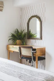 Designer 2 bed 2 bath next to Victoria station - Image 2