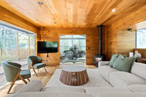 Tranquil 4/BR Retreat w/ Firepit in Sassafras - Image 2