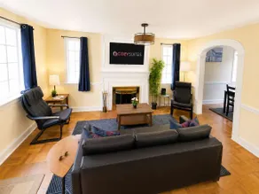 Spacious 4BR CozySuites in Old Town Alexandria - Image 2