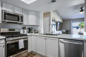 4BR Fun Modern Escape w/ Mini Golf, Arcade & More! - Image 4