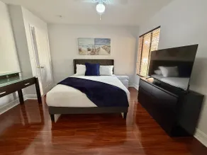 Cozy North Miami Beach Hideaway Minutes to Beach - Image 2
