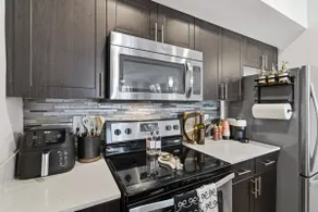 Walkable Domain 2BR w/ Pool, Dining & Luxury Shops - Image 5