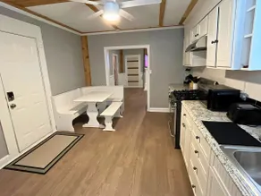 5-bedroom home in Hertford - The Penn Ave Retreat - Image 3
