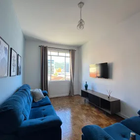 Downtown Apartment with Parking - Image 2
