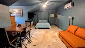 The Carriage House, Suite 1 - Image 2