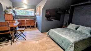 The Carriage House, Suite 1 - Image 5