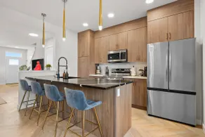 Cozy 3BR Duplex Near Calgary & Banff - Image 4