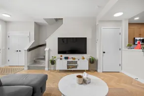 Cozy 3BR Duplex Near Calgary & Banff - Image 2