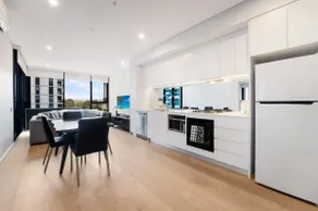 Cosy 1 BDR in Bankstown with Free Parking - Image 2