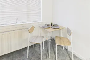 Cosy 2-Bed Home w/Parking | Glasgow/Edinburgh WiFi - Image 4