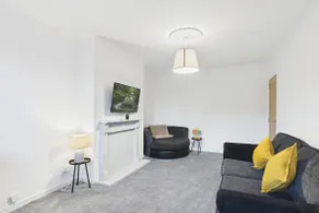 Cosy 2-Bed Home w/Parking | Glasgow/Edinburgh WiFi - Image 3