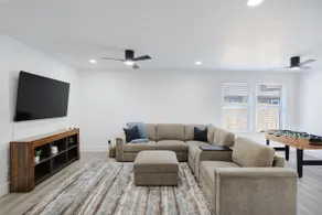 Business Travel |Sleeps 10 |Fast Wi-Fi & Workspace - Image 5