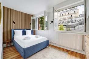 Contemporary Gem – Eiffel Tower & Metro Nearby - Image 3