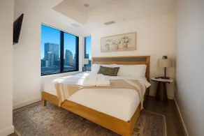 New 2BR Den Condo Gym Skyline View UG Park - Image 3