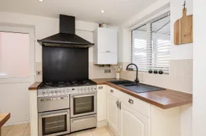 Your Home Away From Home - Near York City Centre - Image 4