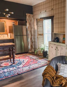 The Cozy Farmhouse in the City - Image 5