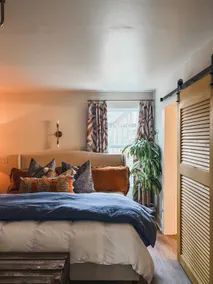 The Cozy Farmhouse in the City - Image 3