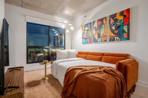 Luxe Stay District | Parking, Gym & Pool - Image 5