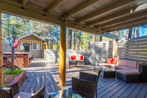 Downtown Pine Lodge with Hot Tub and Bunkhouse - Image 3
