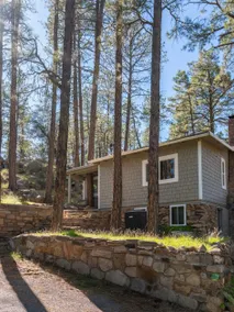 Downtown Pine Lodge with Hot Tub and Bunkhouse - Image 2