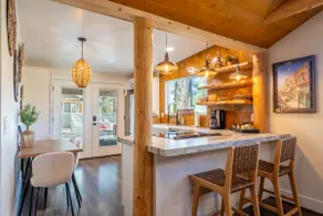 Downtown Pine Lodge with Hot Tub and Bunkhouse - Image 5