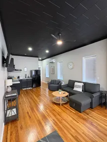 Modern apartment, 1/2 mile from bike trail - Image 3