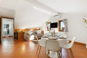 Penthouse in a villa with 2 parking spaces and a garden. Luxury - Image 3