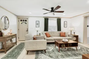 Stylish Getaway Near Knoxville & The Smokies - Image 4