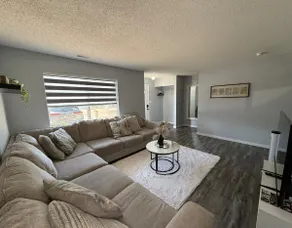 Entire Townhome| Near Hwy 2, YEG Airport & Outlets - Image 2