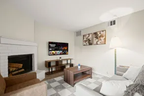 Cozy 1BR • Free Parking • Near SoCo & Downtown - Image 4