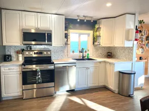 4BR Hot Tub Home • 10 Min to Saskatoon - Image 4