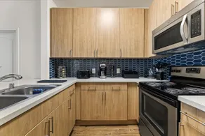 Macedonian 2Bd-2Ba Marina del Rey • Parking & Pool - Image 2