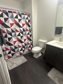 Modern 2BR Walk to OTR/The Banks - Image 5