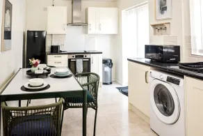 Cosy home for families and contractors - Image 5
