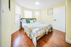 Modern 5BR Family Stay, FREE Parking near Boston - Image 2
