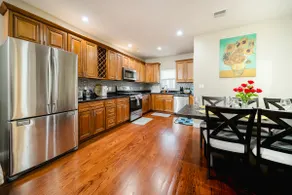 Renovated 5BR Large Family | FREE Parking | Boston - Image 4