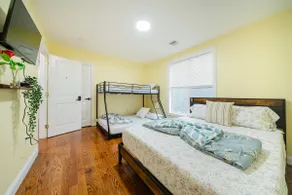 Renovated 5BR Large Family | FREE Parking | Boston - Image 2
