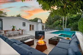 LUXE Villa, Heated Pool, Fire Pit, GAMES - Image 2