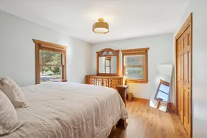 Cozy & Bright Upper Apartment Retreat - Image 3
