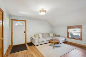 Cozy & Bright Upper Apartment Retreat - Image 2