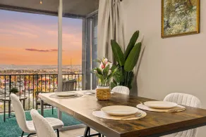 King Bed + Free Parking • Near SeaWorld & Beaches - Image 4